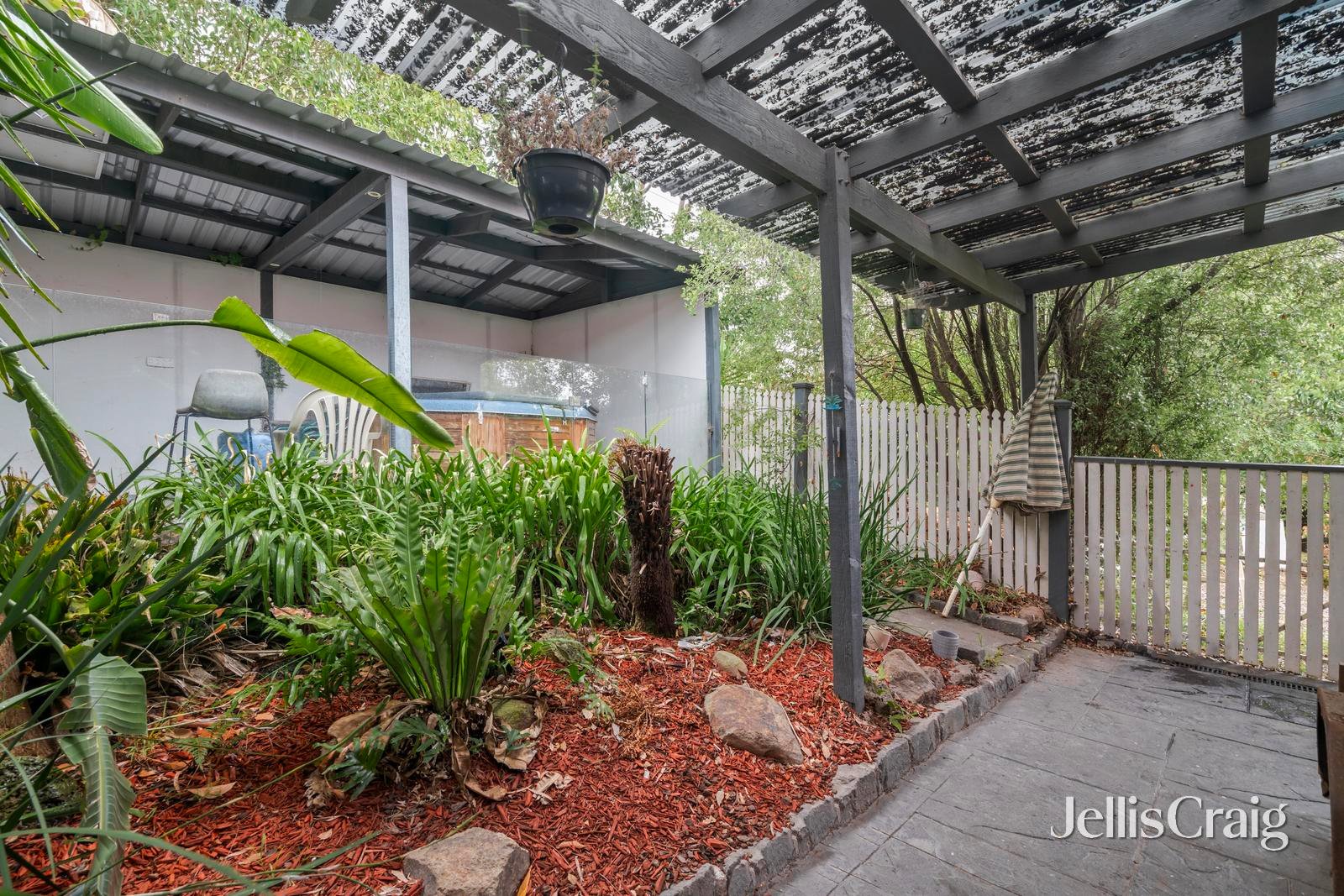 2 Cameron Road, Croydon image 7