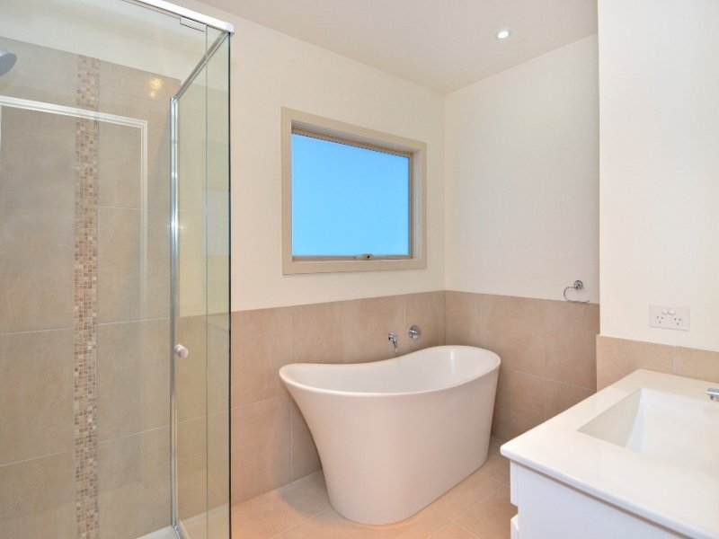 2 Carmichael Avenue, Newtown image 7