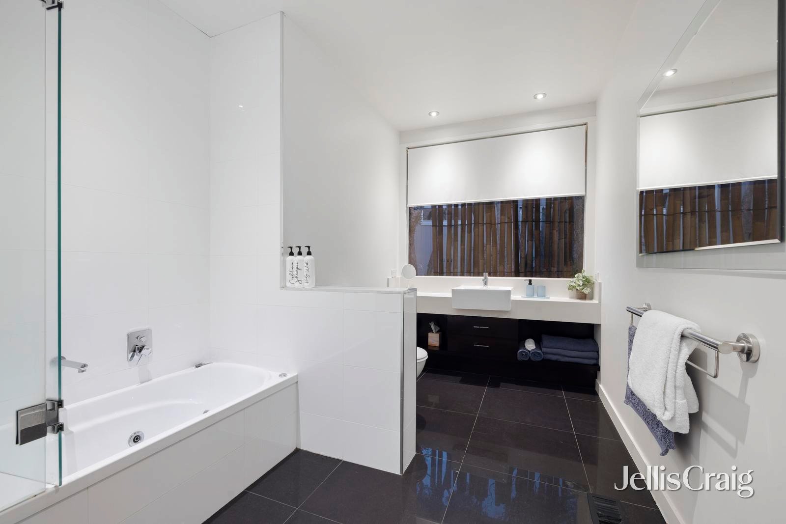 2 Caxton Street, Blairgowrie image 16