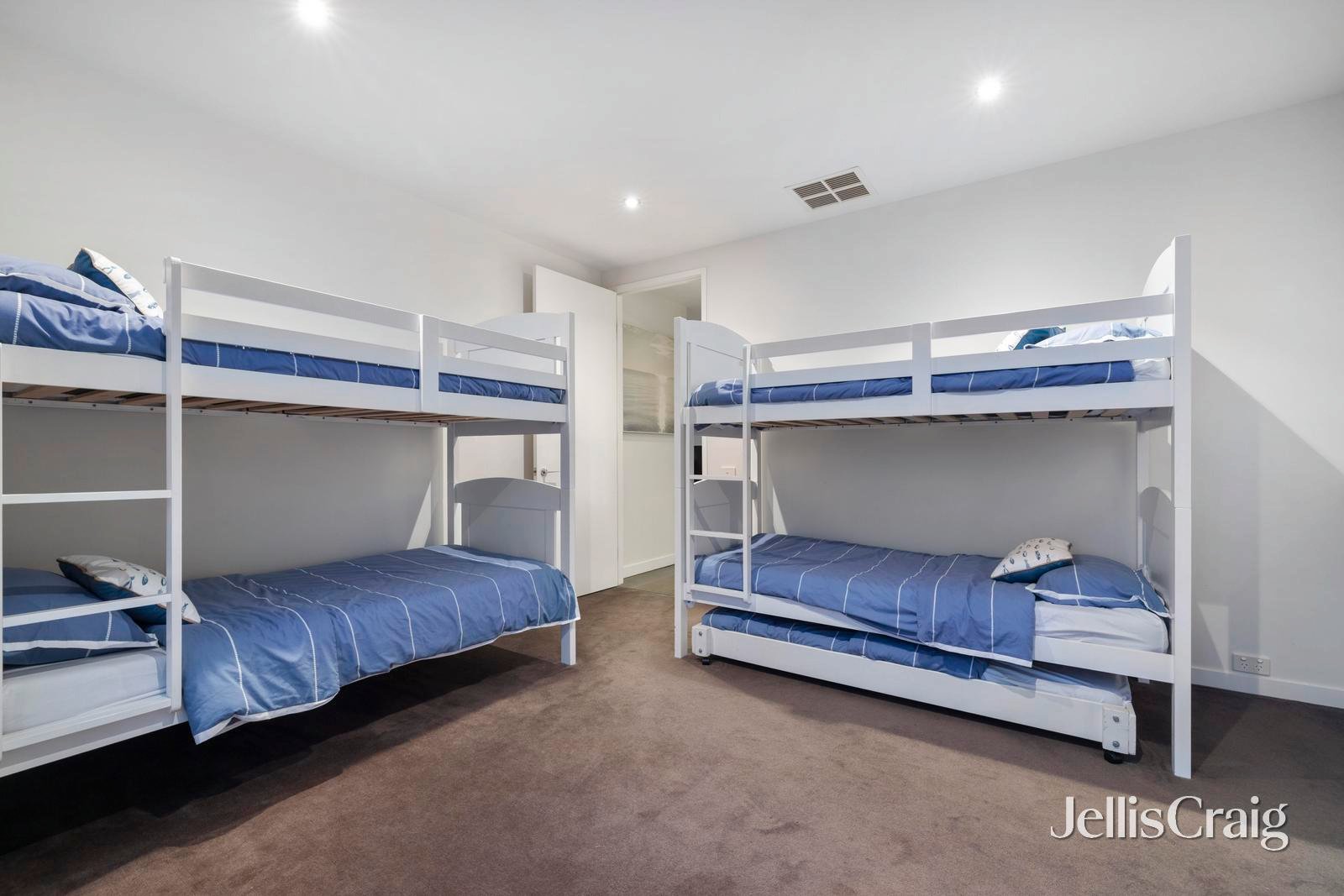 2 Caxton Street, Blairgowrie image 17