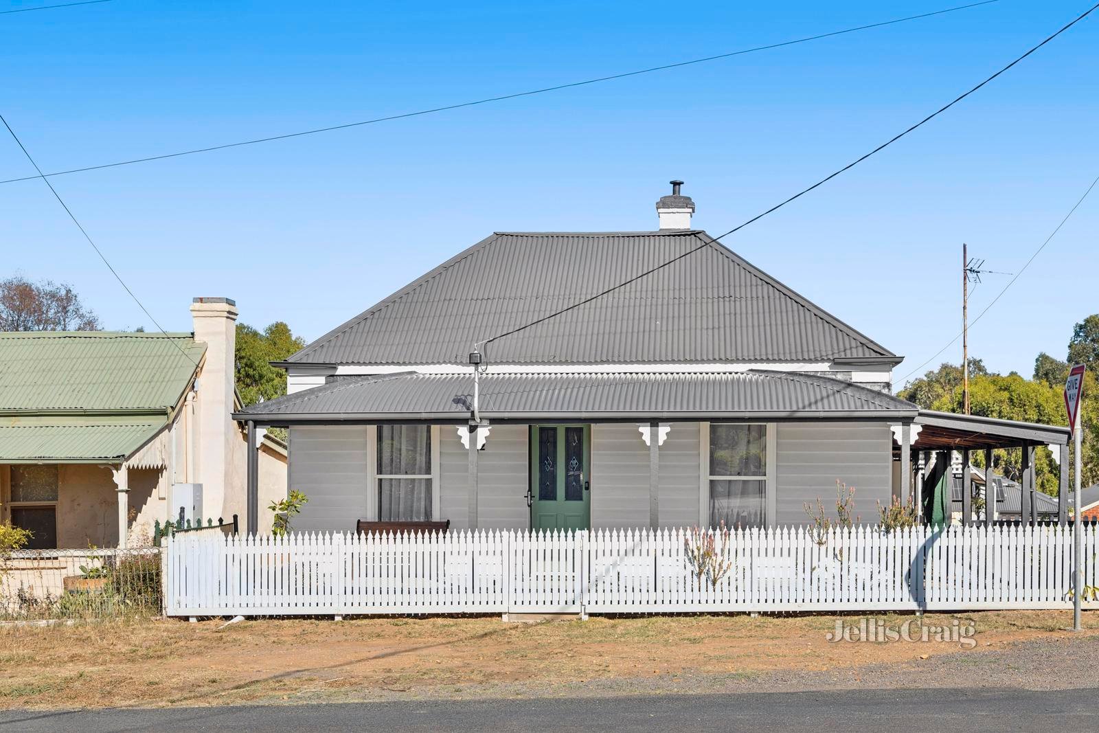 2 Chapel Street, Campbells Creek image 1