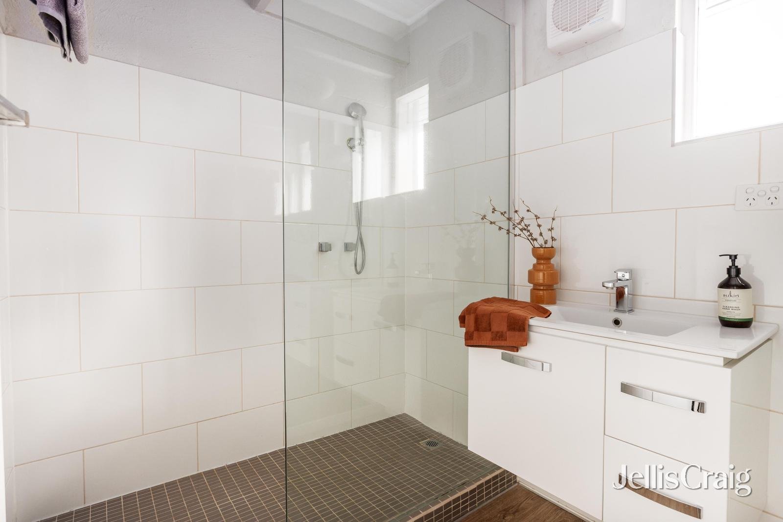 2 Charles Street, Greensborough image 12