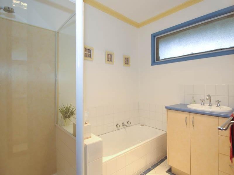 2 Cheryl Crescent, Belmont image 6