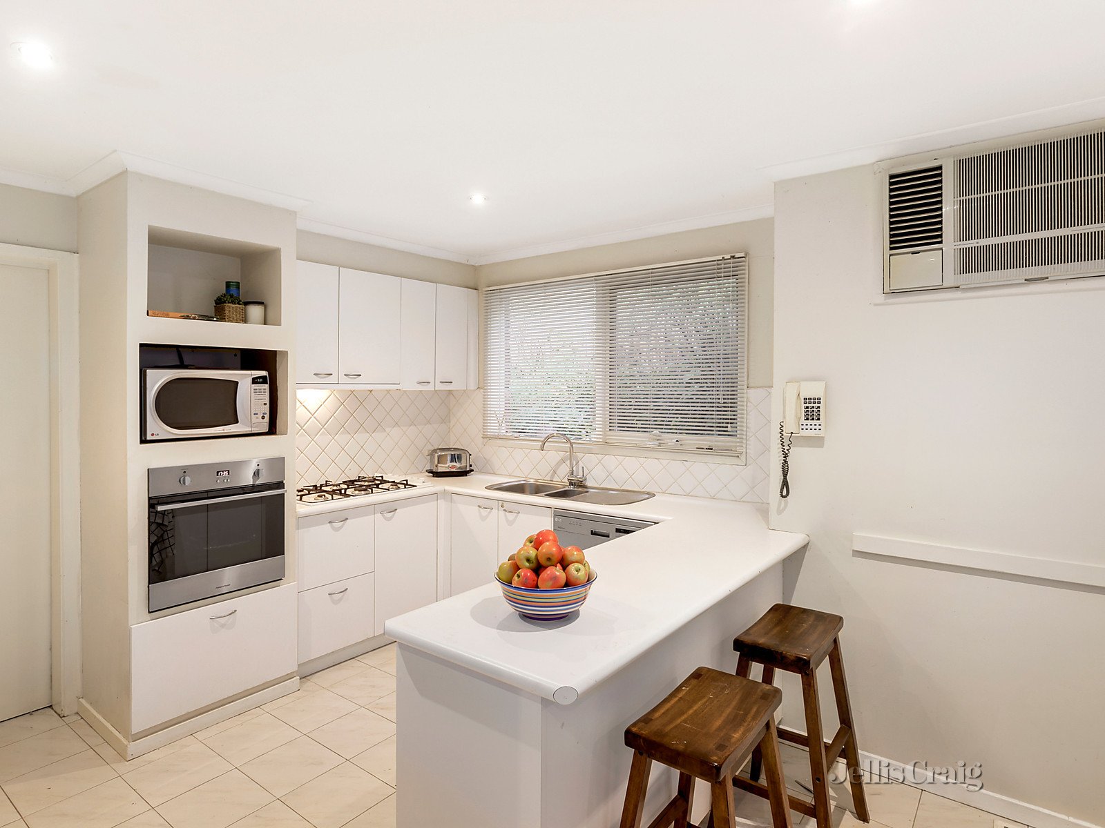 2 Christine Avenue, Eltham image 3