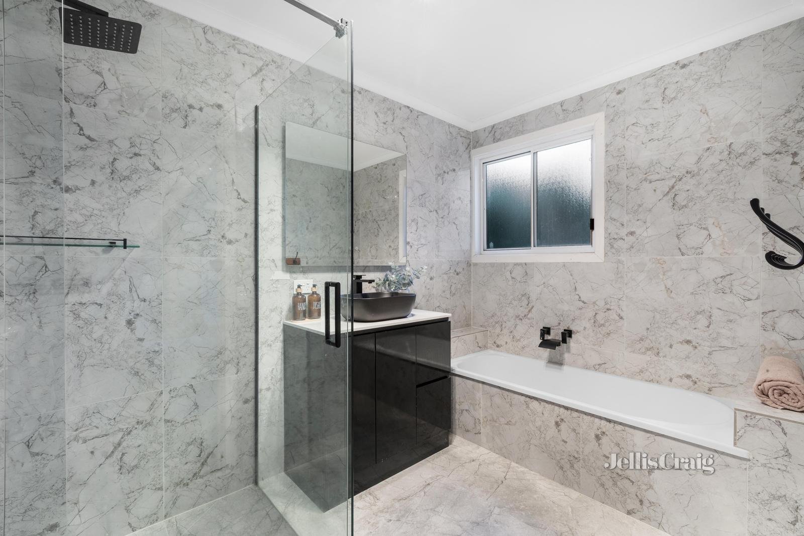 2 Clovelly Court, Mount Waverley image 8
