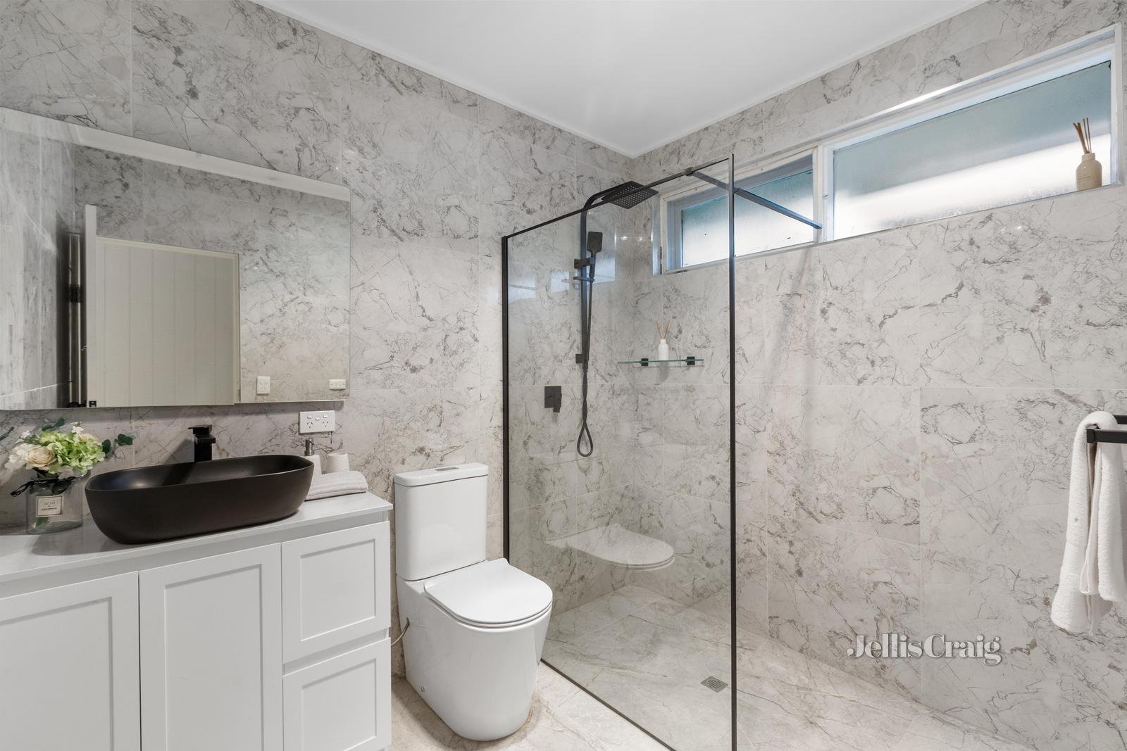 2 Clovelly Court, Mount Waverley image 11