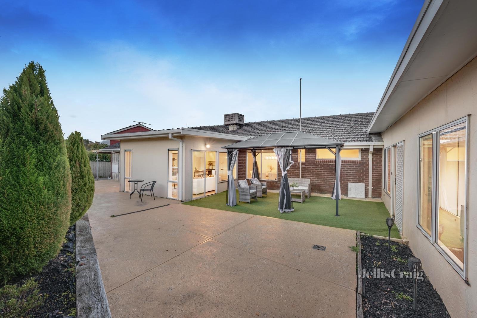2 Clovelly Court, Mount Waverley image 12
