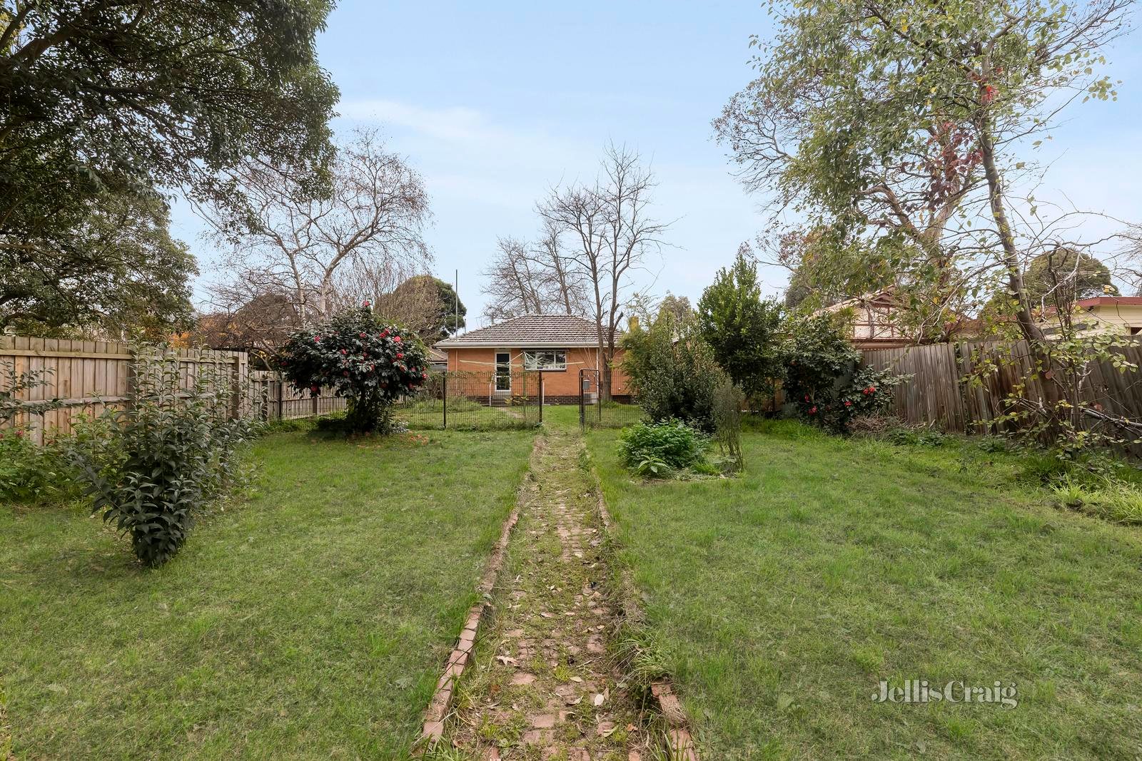 2 Cook Road, Mitcham image 9