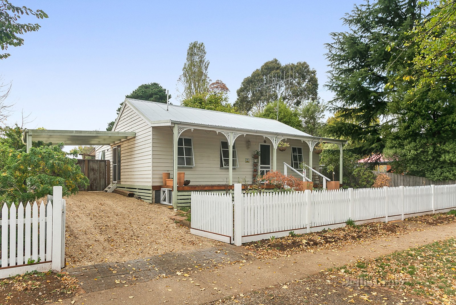 2 Cosmo Road, Trentham image 1