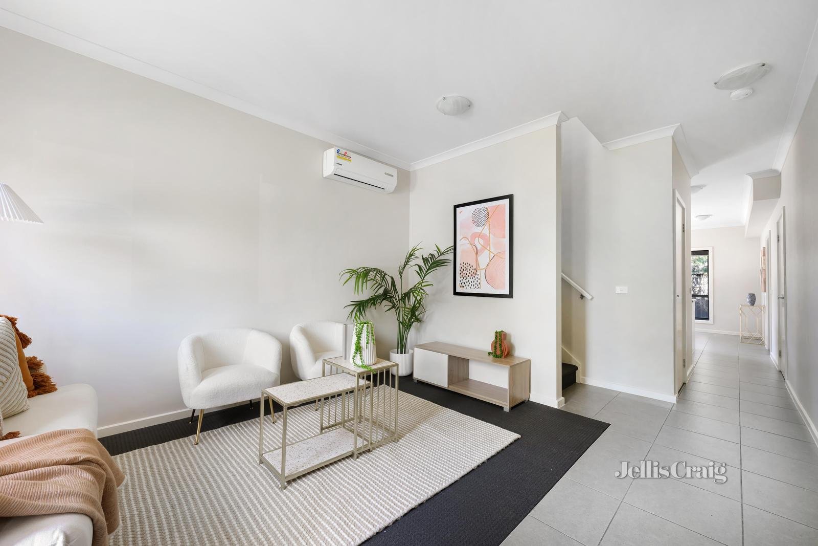 2 Courtyard Way, Roxburgh Park image 5