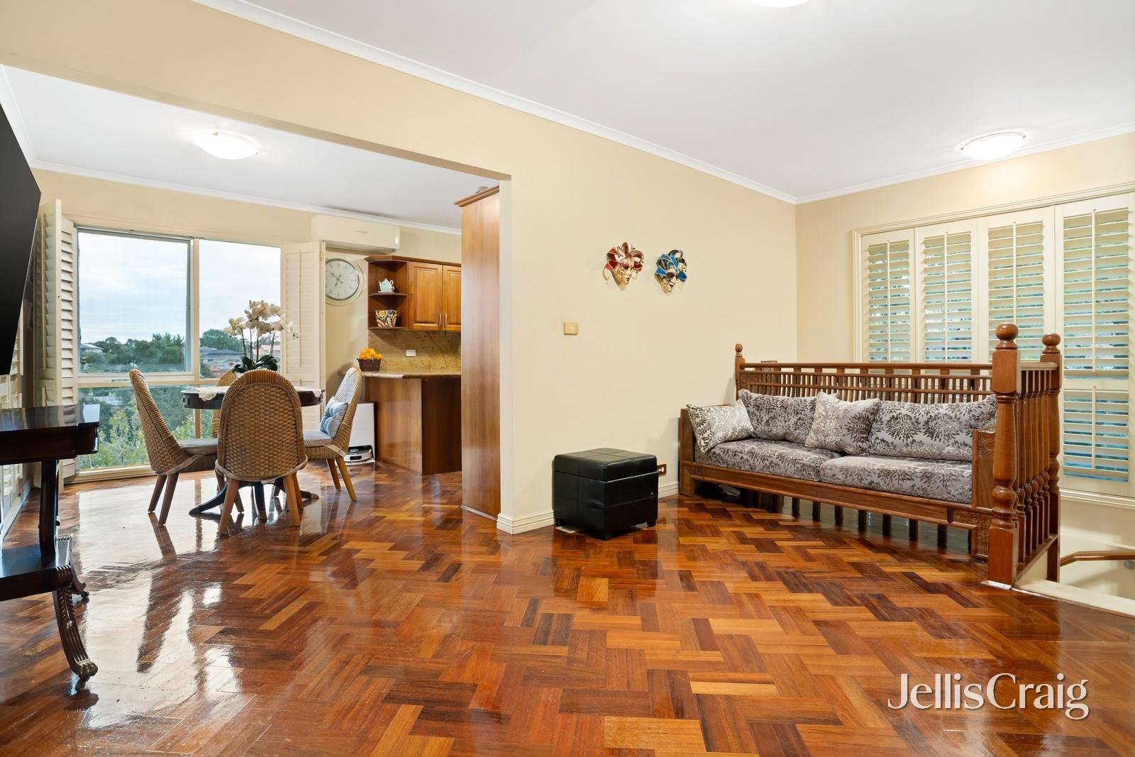 2 Crestmont Court, Doncaster East image 4