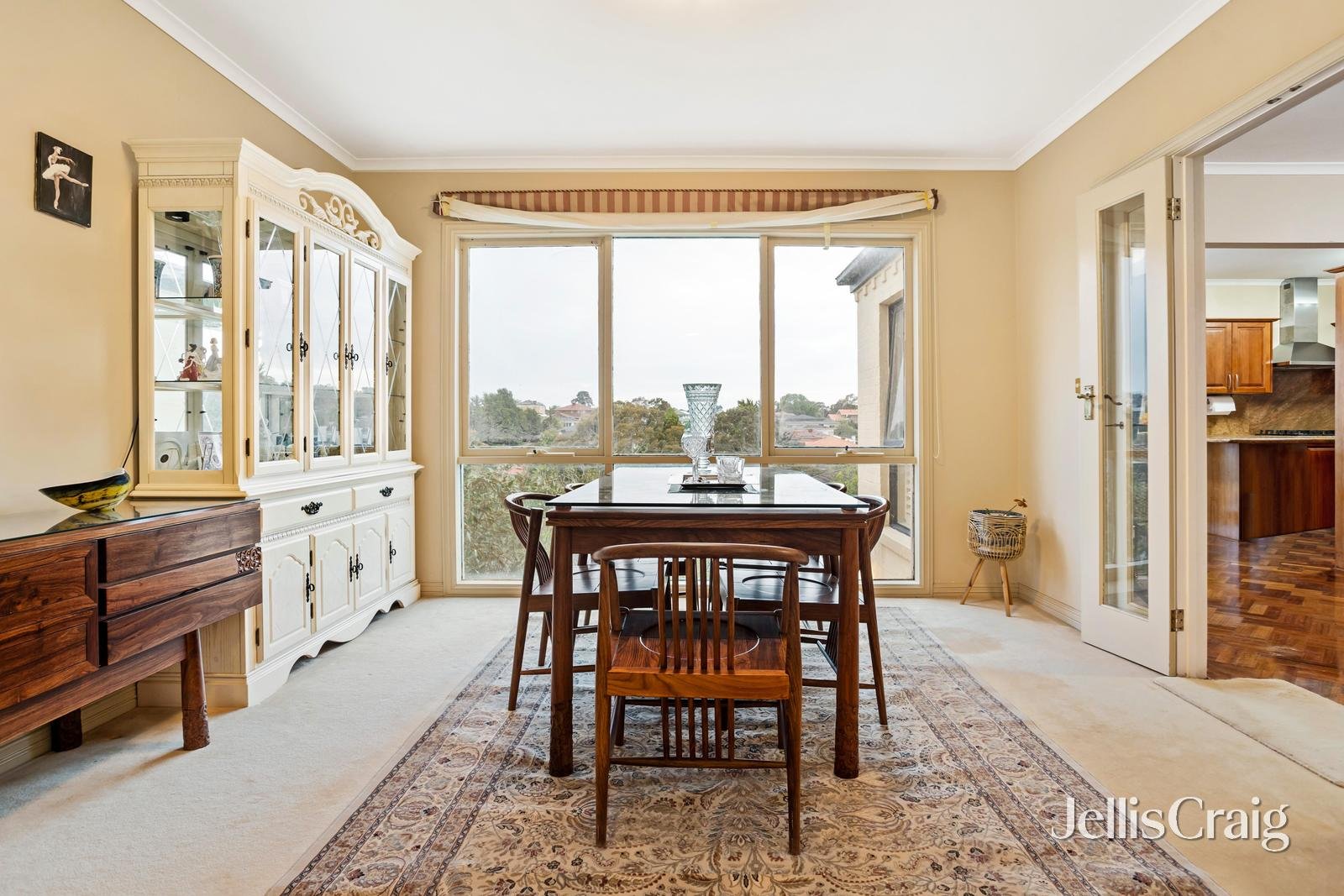 2 Crestmont Court, Doncaster East image 5