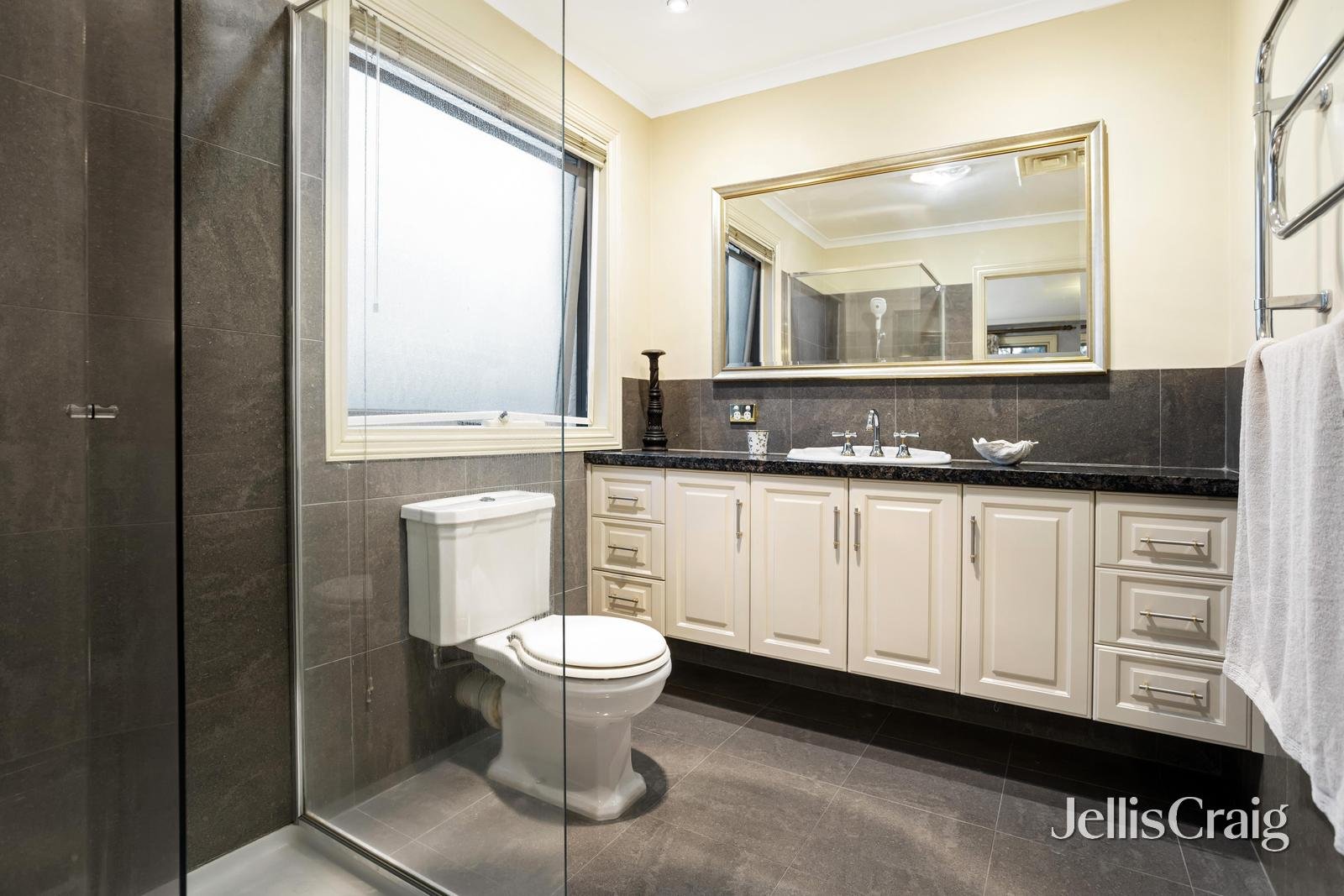 2 Crestmont Court, Doncaster East image 7