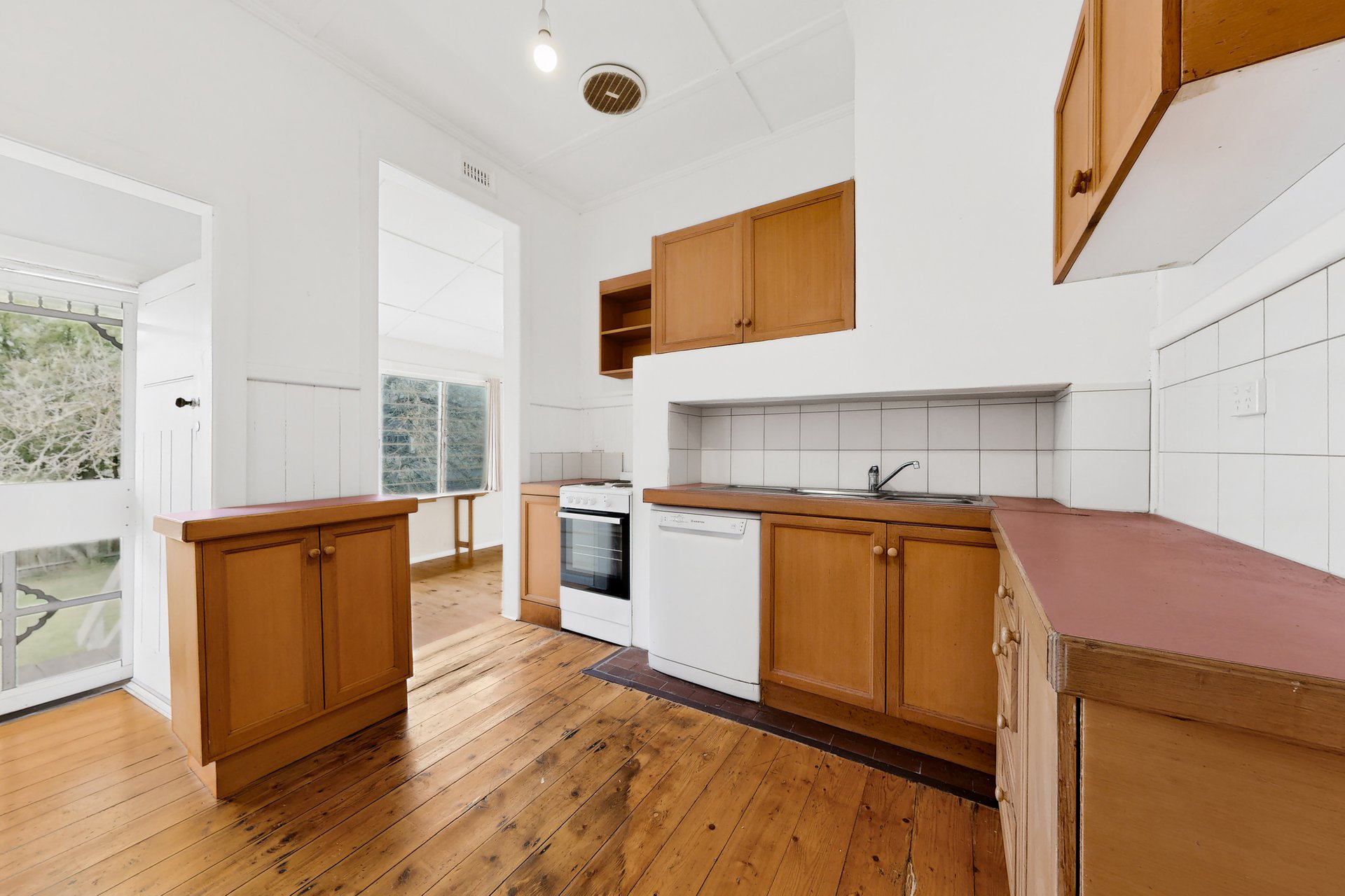 2 Creswick Street, Deepdene image 4