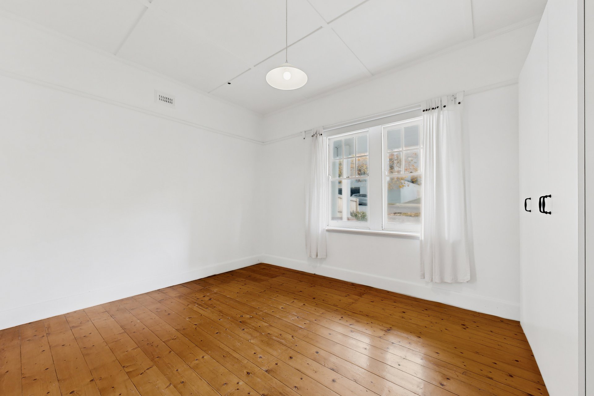 2 Creswick Street, Deepdene image 6
