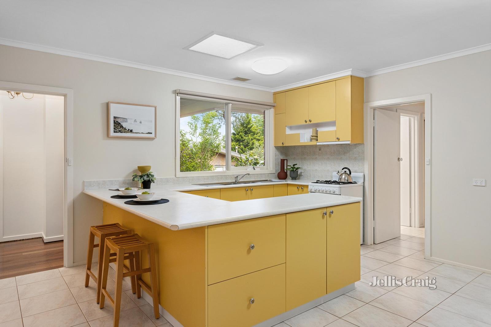 2 Creswick Street, Glen Waverley image 3