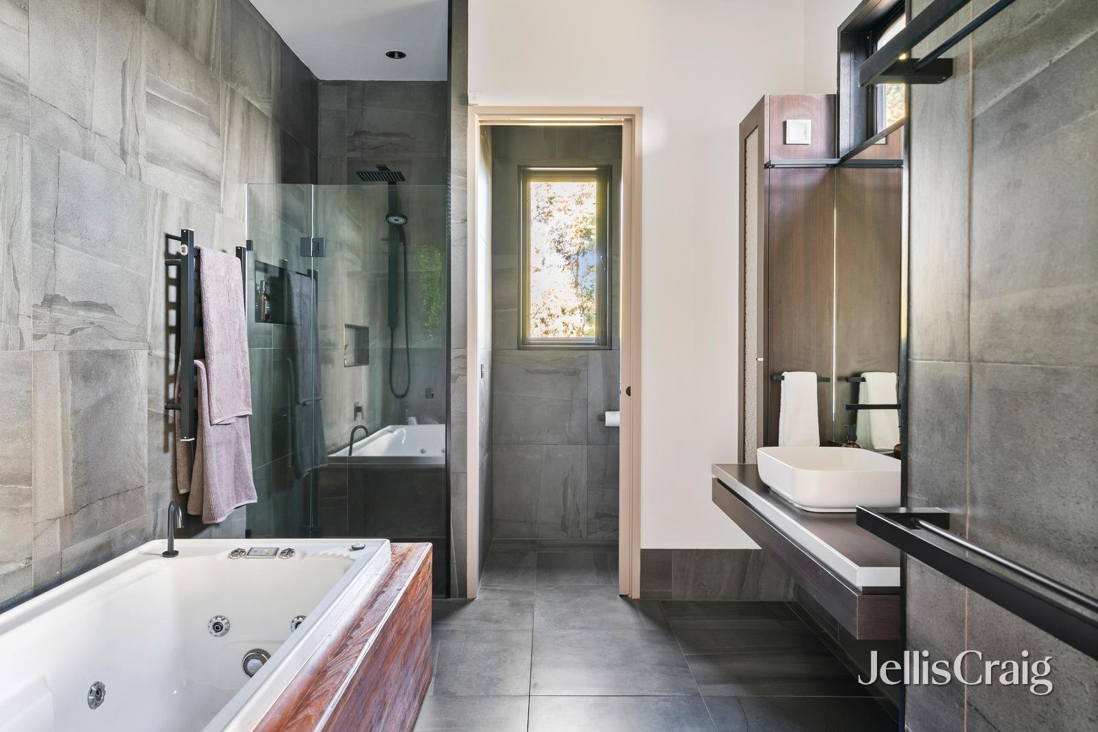 2 Culla Hill, Eltham image 9