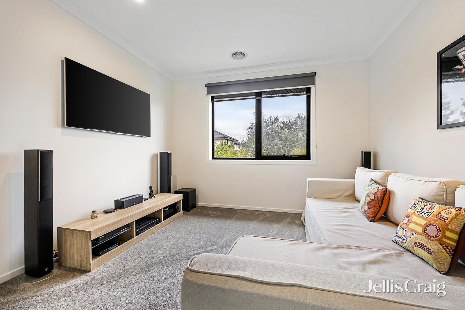 2 Cumberland Court, Forest Hill image 4