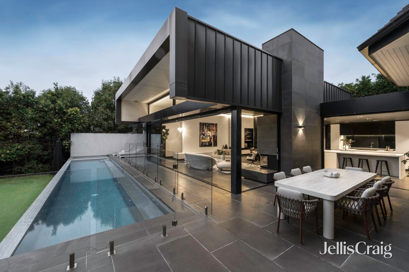 2 Daracombe Avenue, Kew image 26