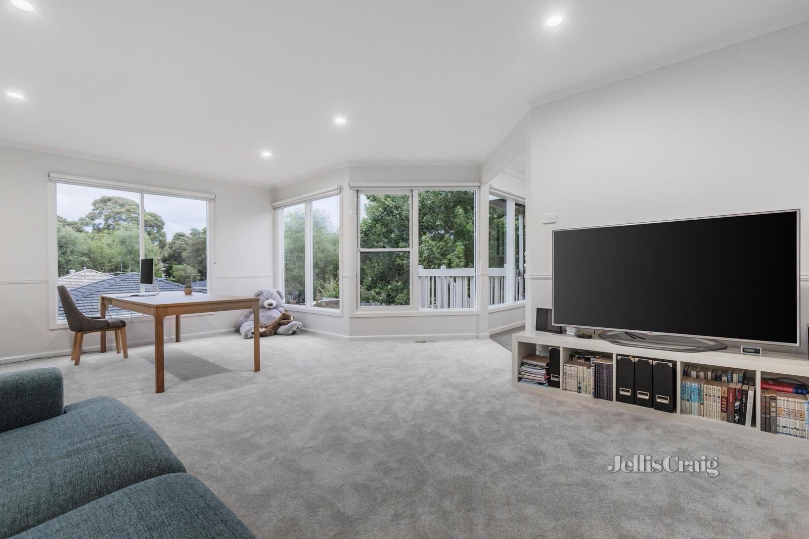 2 Darbyshire Road, Mount Waverley image 5