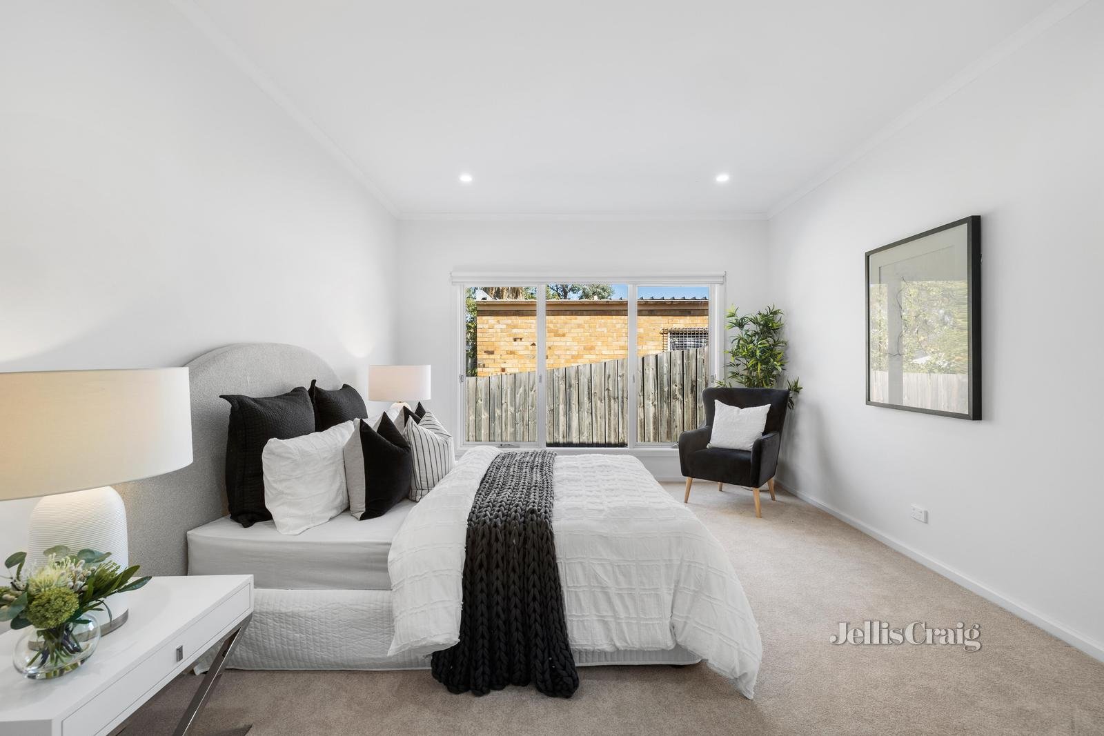 2 Darbyshire Road, Mount Waverley image 6