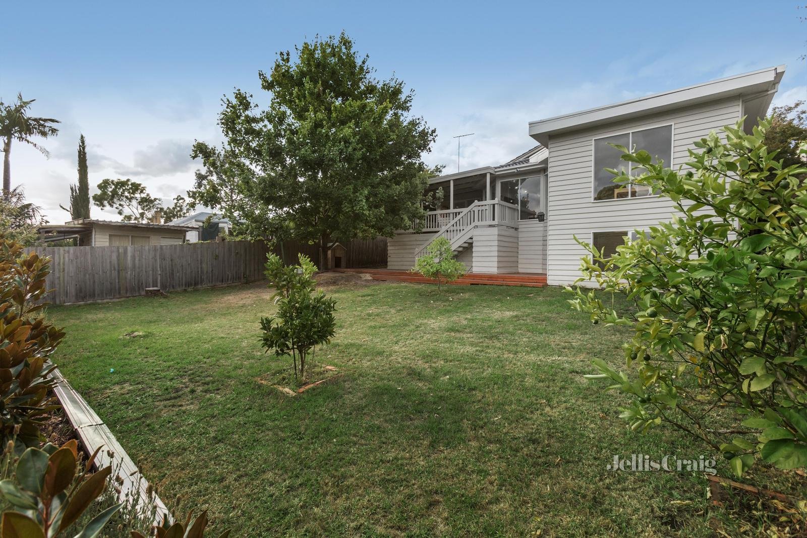 2 Darbyshire Road, Mount Waverley image 11