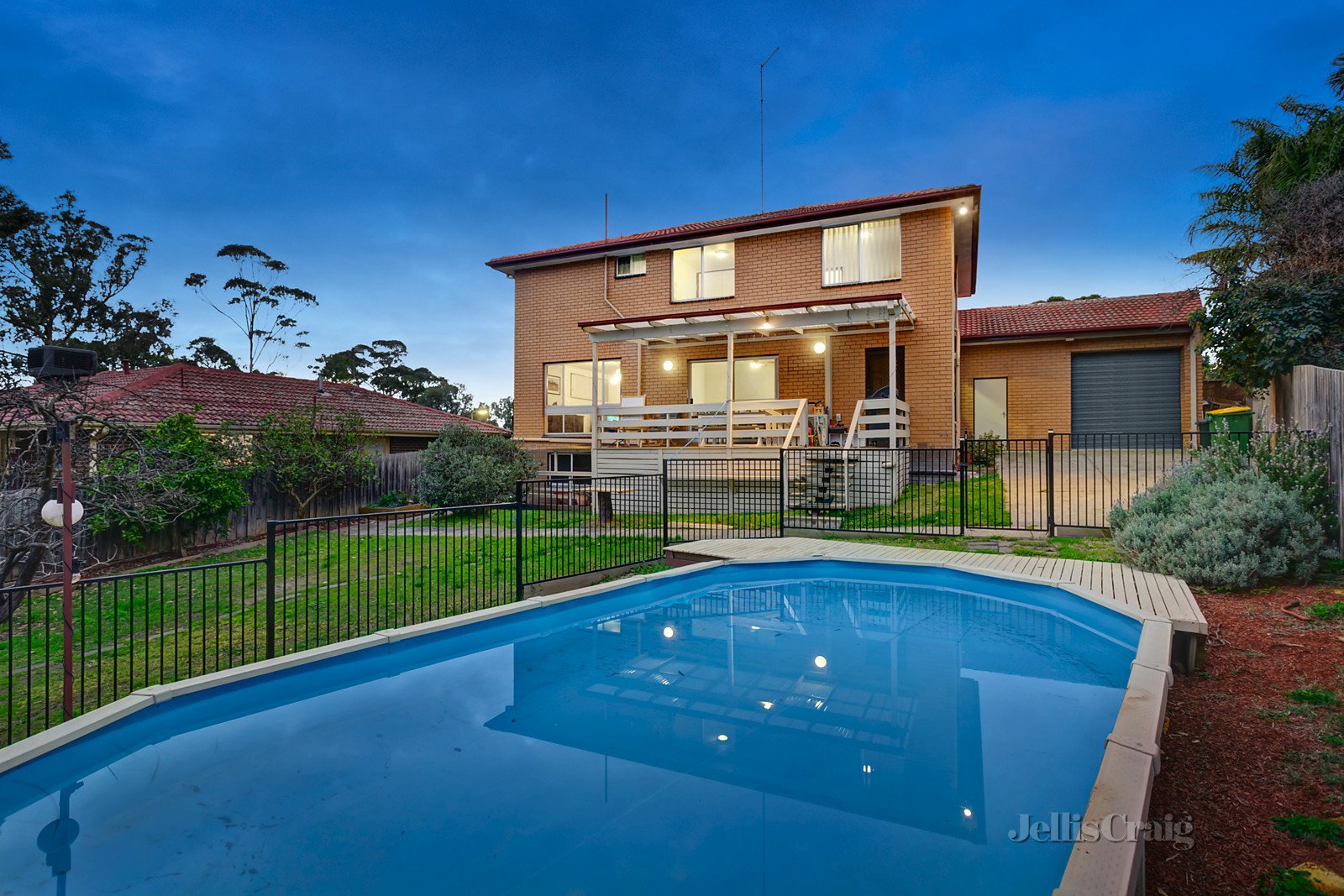 2 Darly Glen, Greensborough image 4