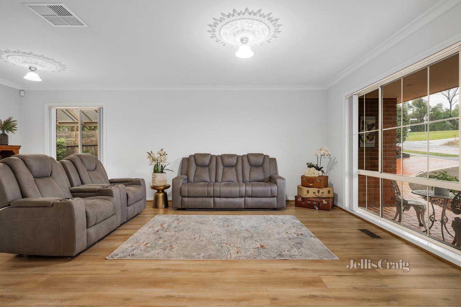 2 Darnley Way, Mooroolbark image 7