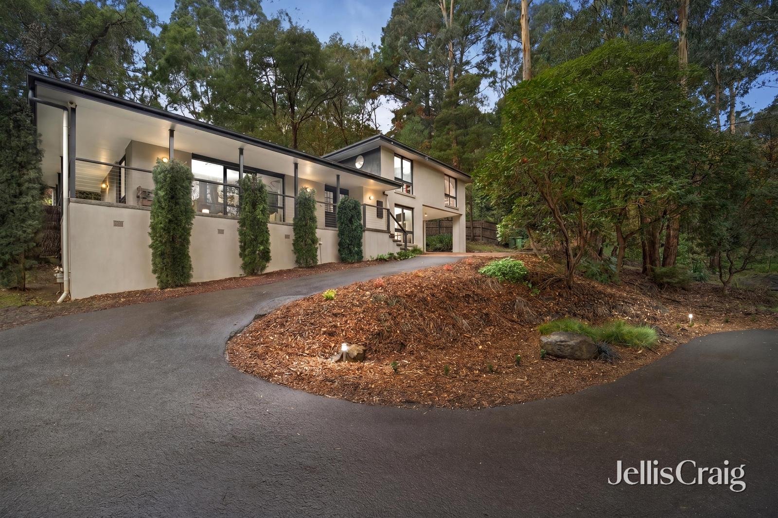 2 Dealbata Road, Upwey image 1