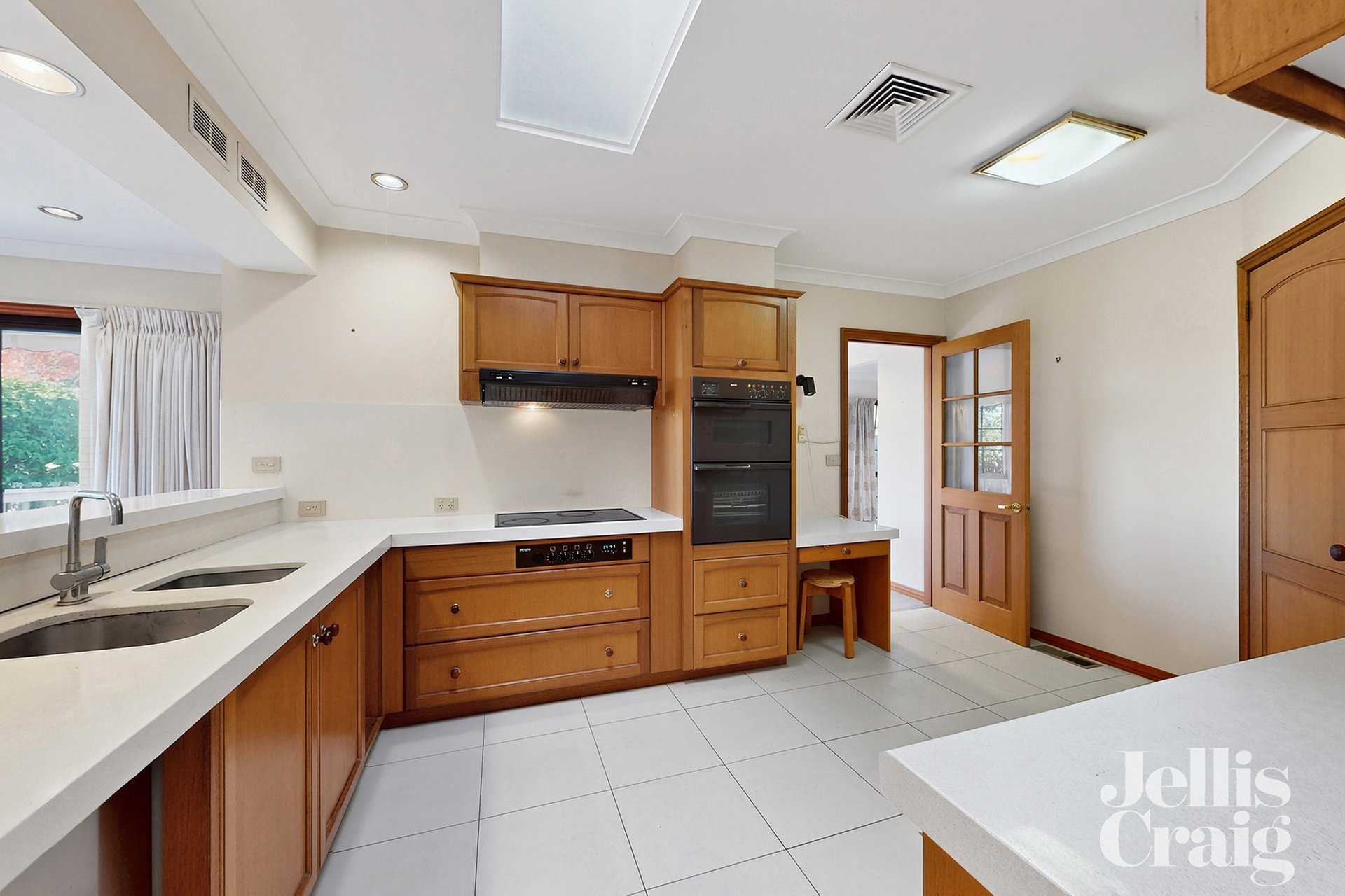 2 Delfi Court, Balwyn image 5