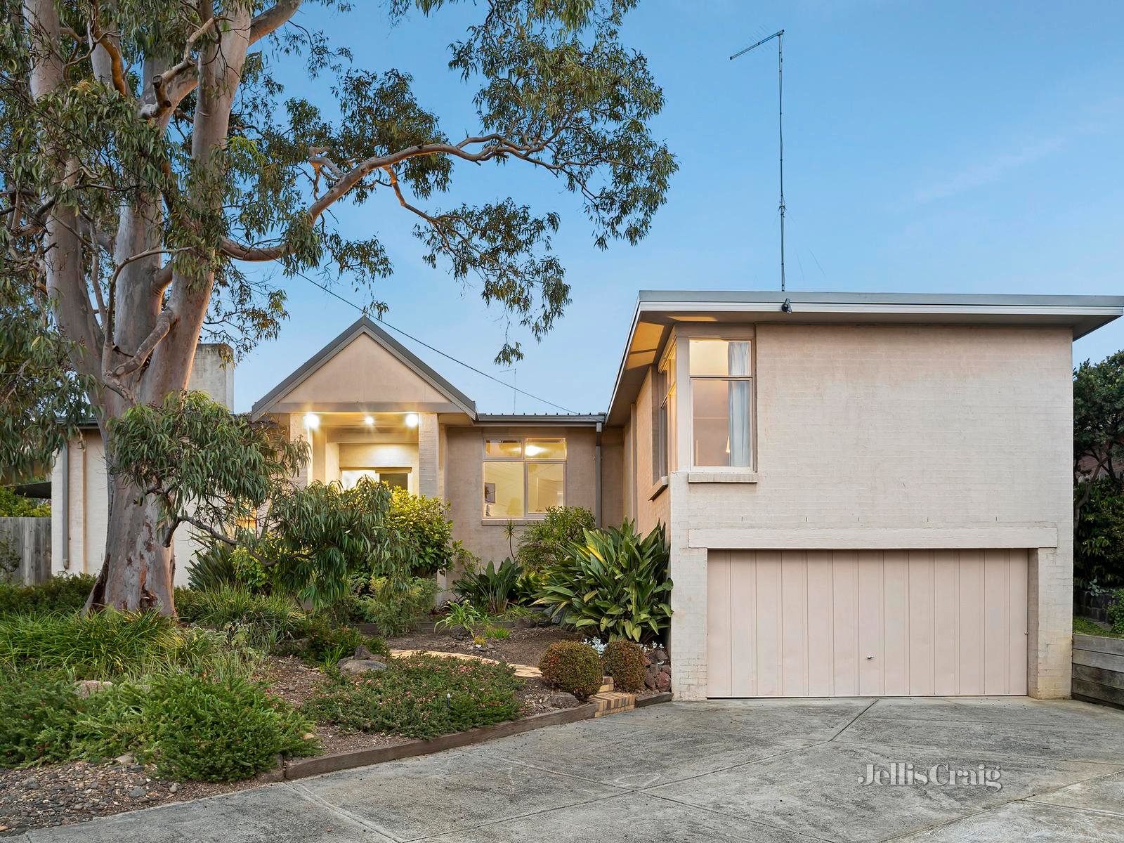 2 Doyle Street, Bulleen image 1