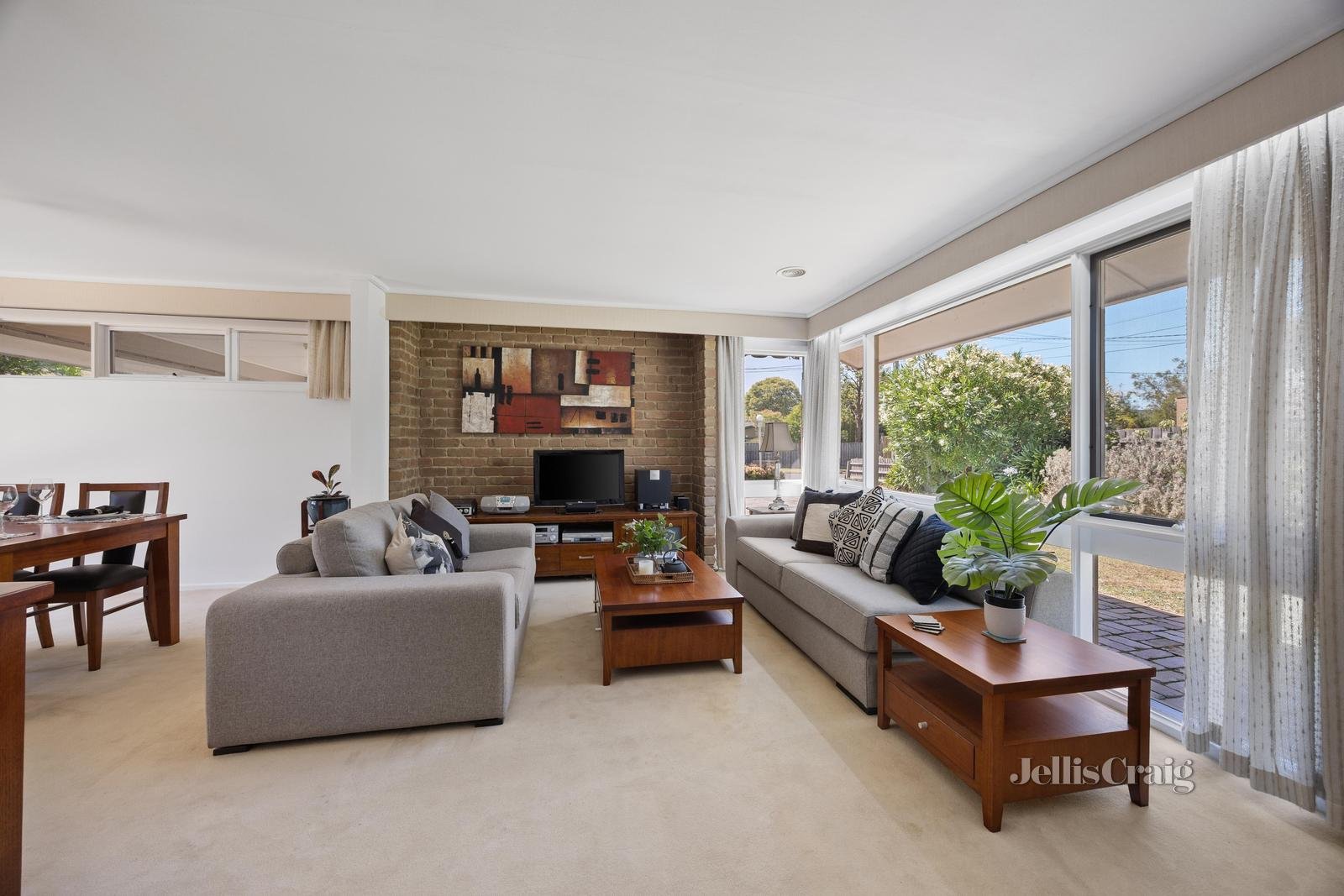 2 Dubbo Court, Glen Waverley image 2