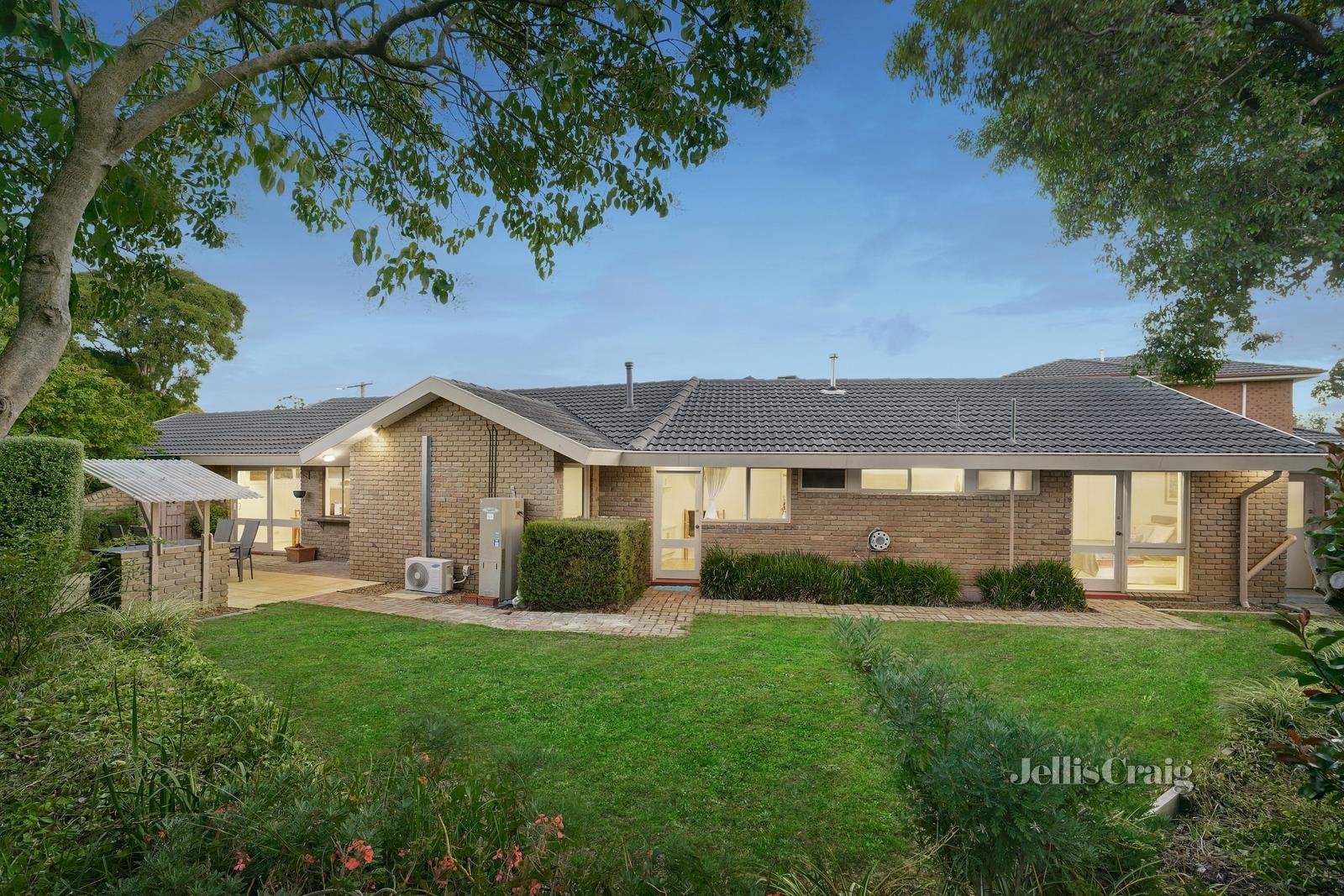 2 Dubbo Court, Glen Waverley image 12