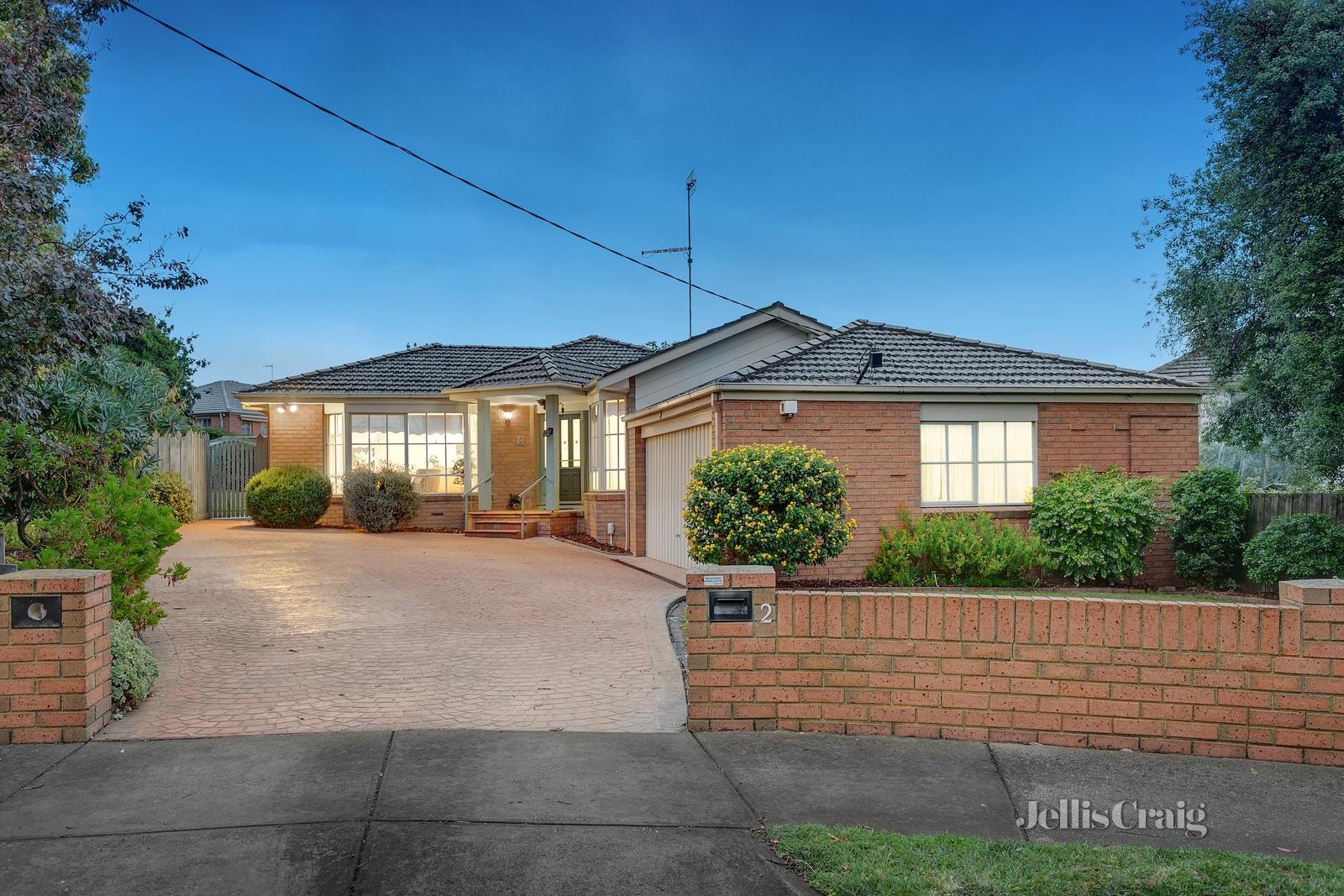 2 Dundee Street, Balwyn image 1