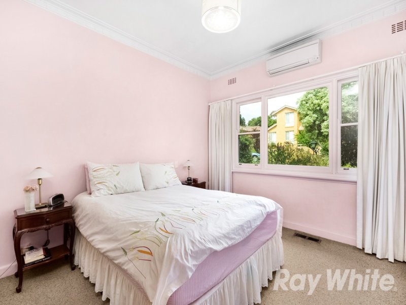 2 Durward Avenue, Glen Waverley image 6