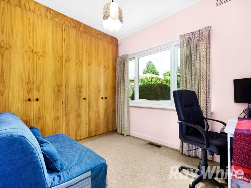 2 Durward Avenue, Glen Waverley image 8