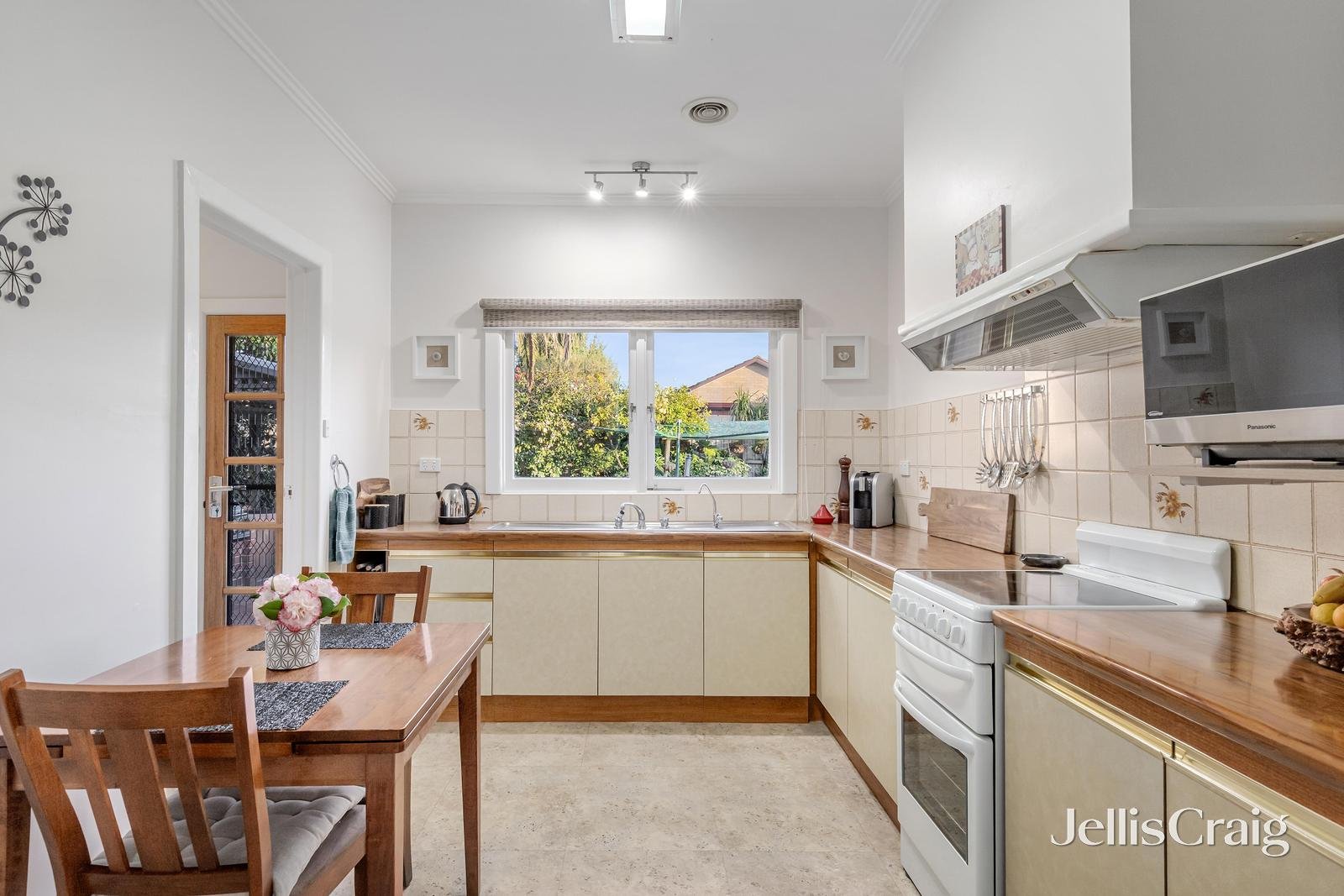 2 Edith Avenue, Nunawading image 7