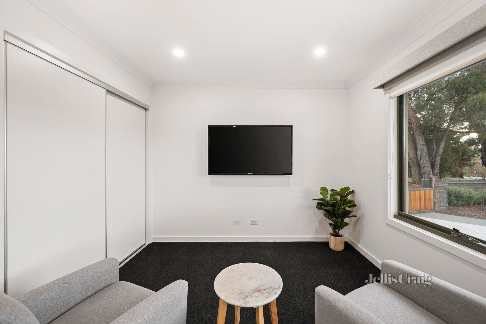 2 Ella Mews, Seville image 6