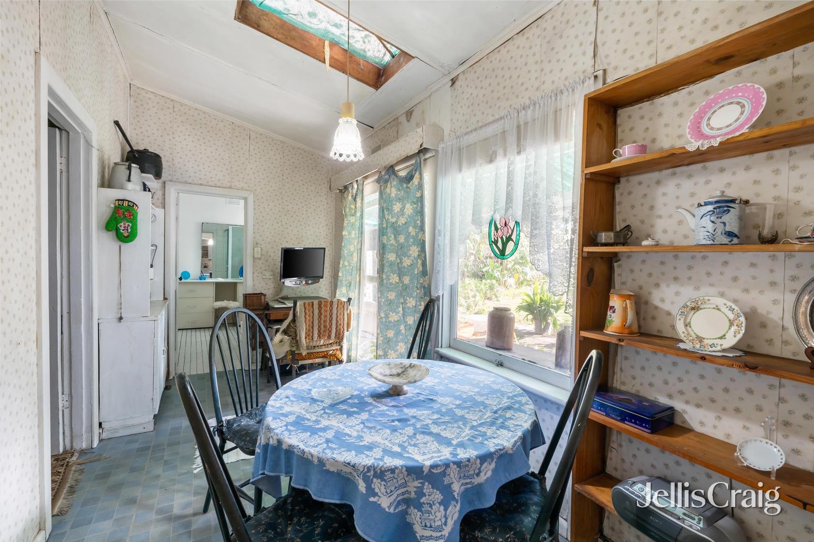 2 Empress Road, Surrey Hills image 7