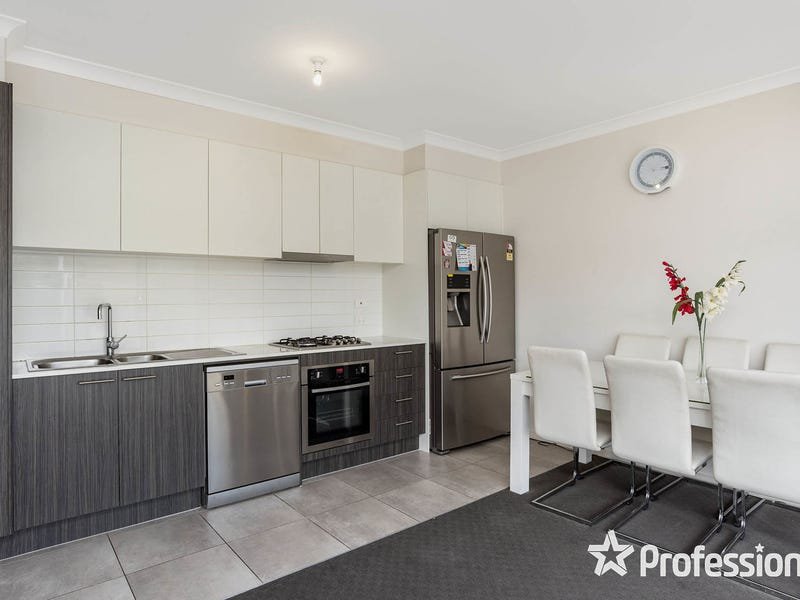 2 English Close, Mooroolbark image 6