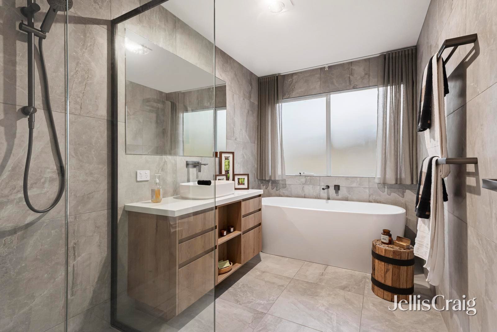 2 Farnley Street, Croydon image 10