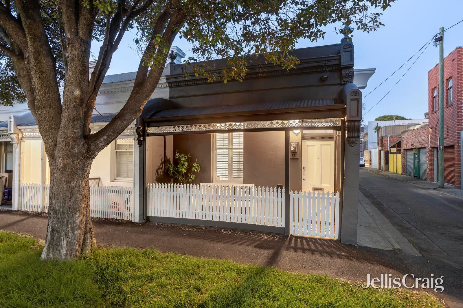 2 Faussett Street, Albert&nbsp;Park image 1