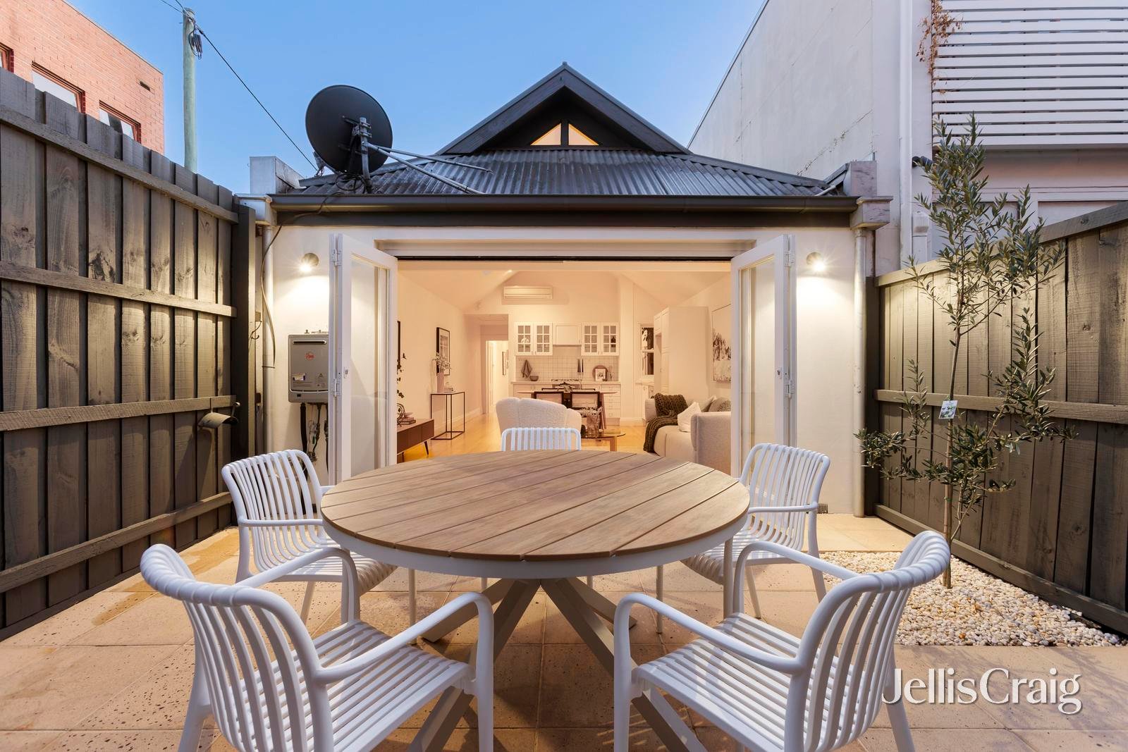 2 Faussett Street, Albert&nbsp;Park image 9