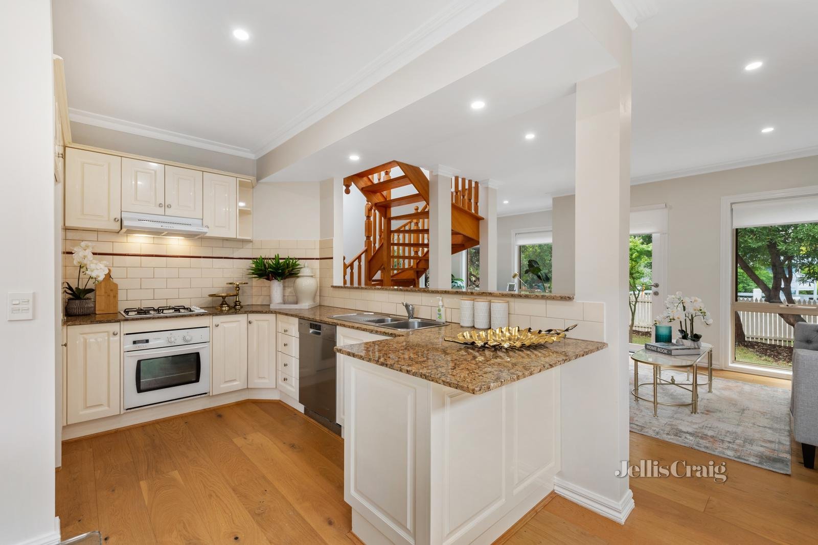 2 Fernhill Street, Glen Waverley image 4