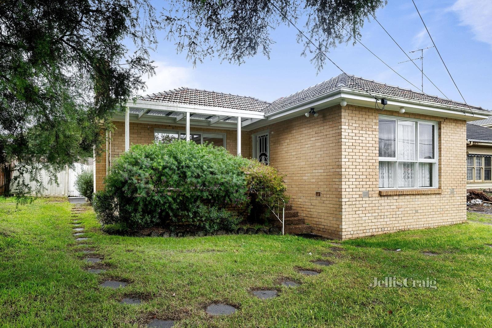 2 Fiander Avenue, Glen Waverley image 1