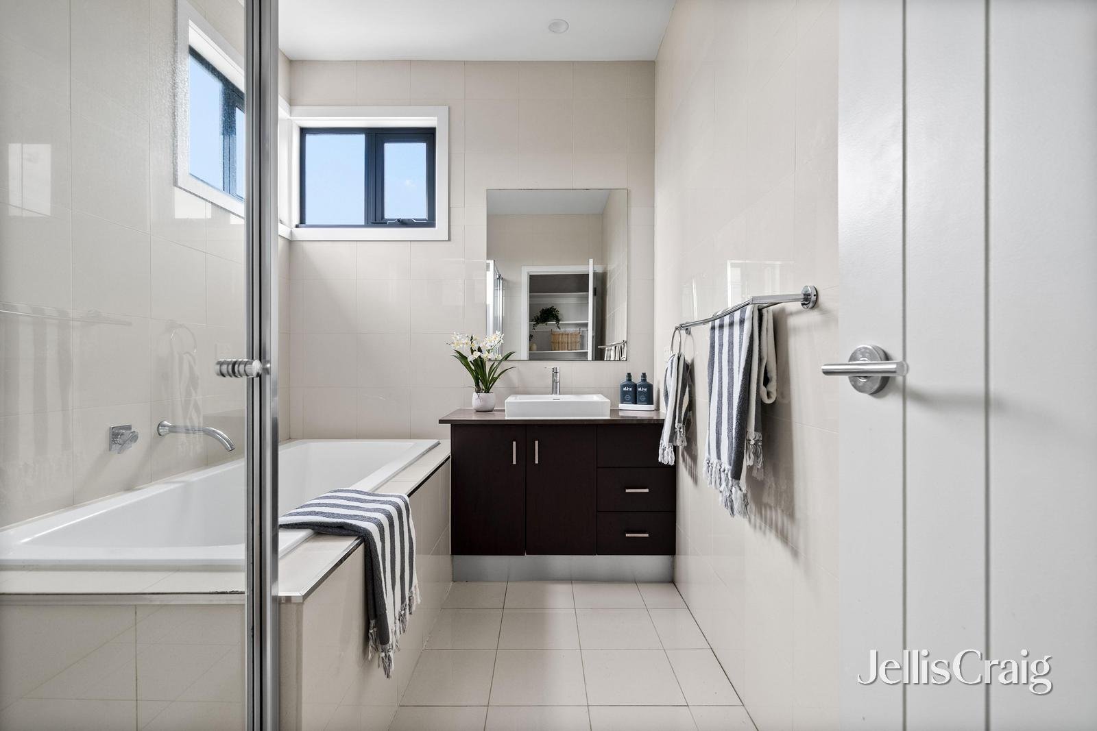 2 Florence Street, Williamstown image 14