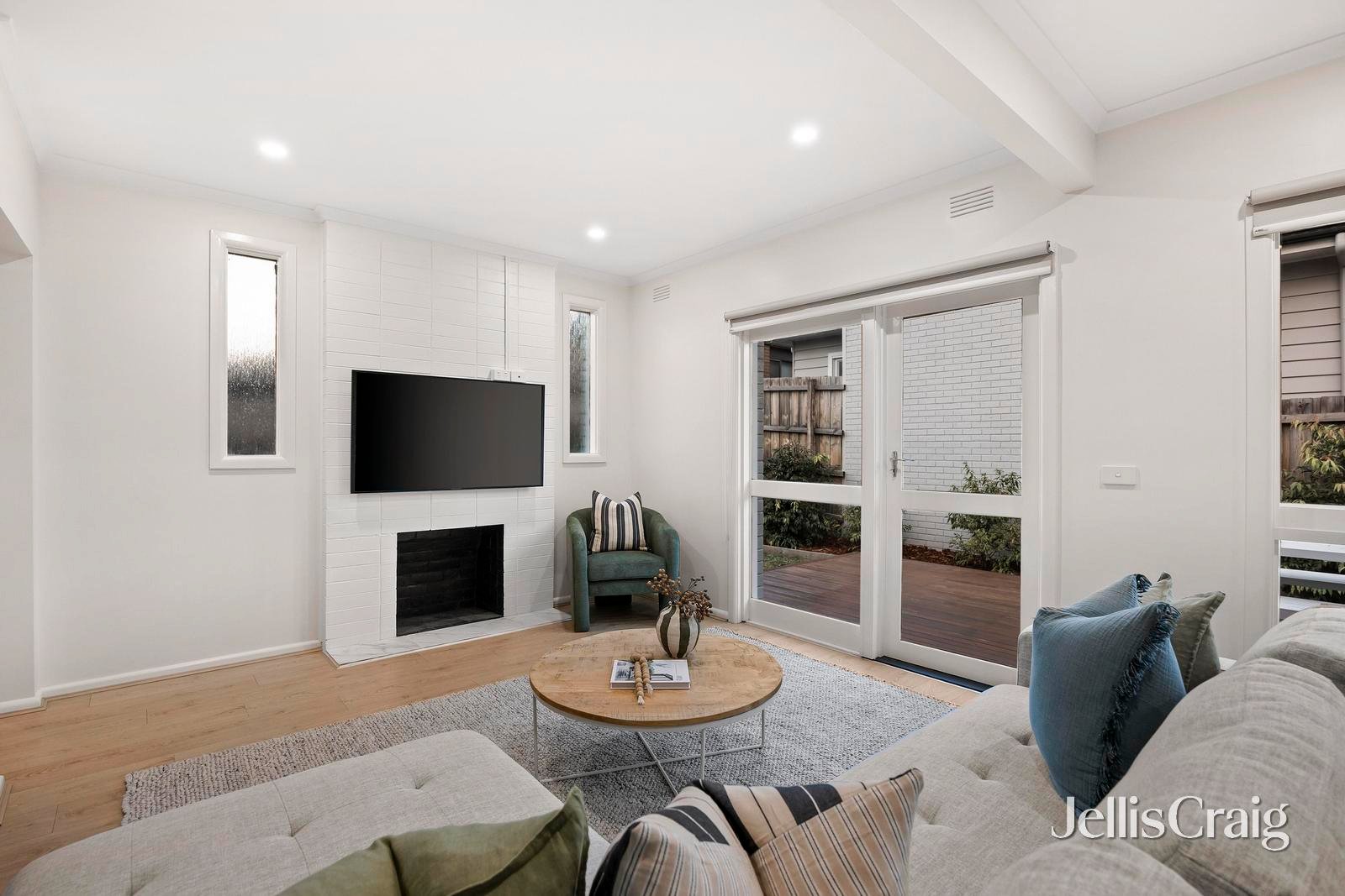 2 Frank Street, Vermont image 8