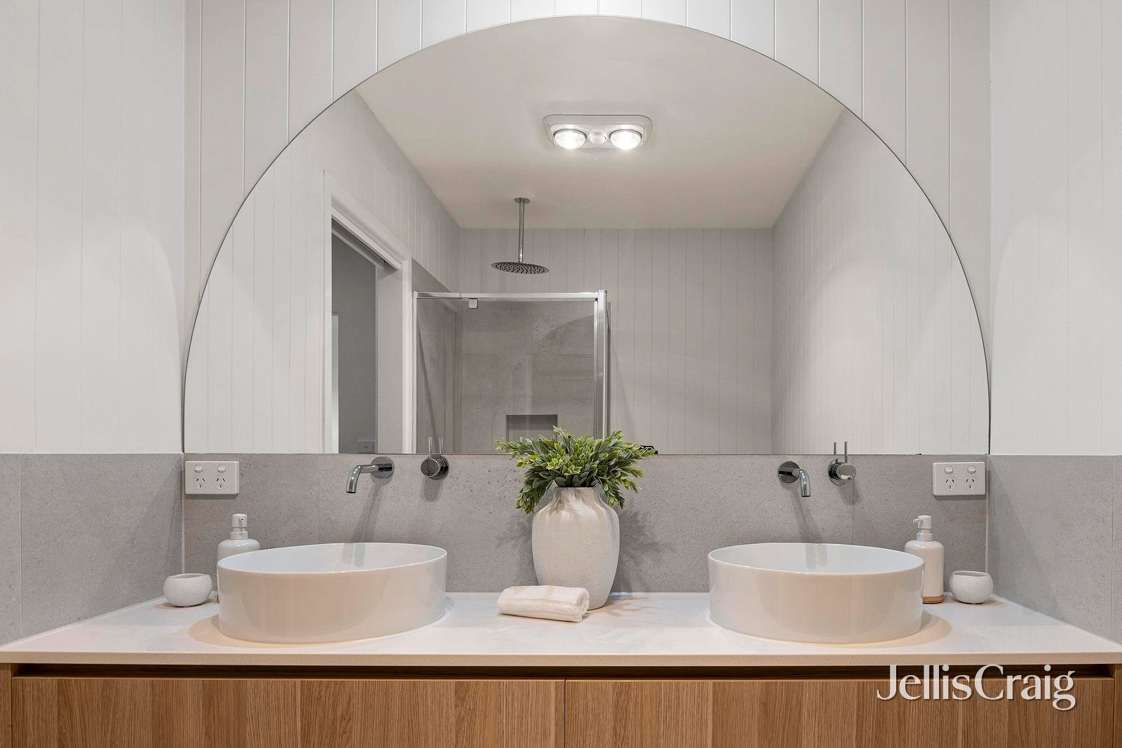 2 Frank Street, Vermont image 14