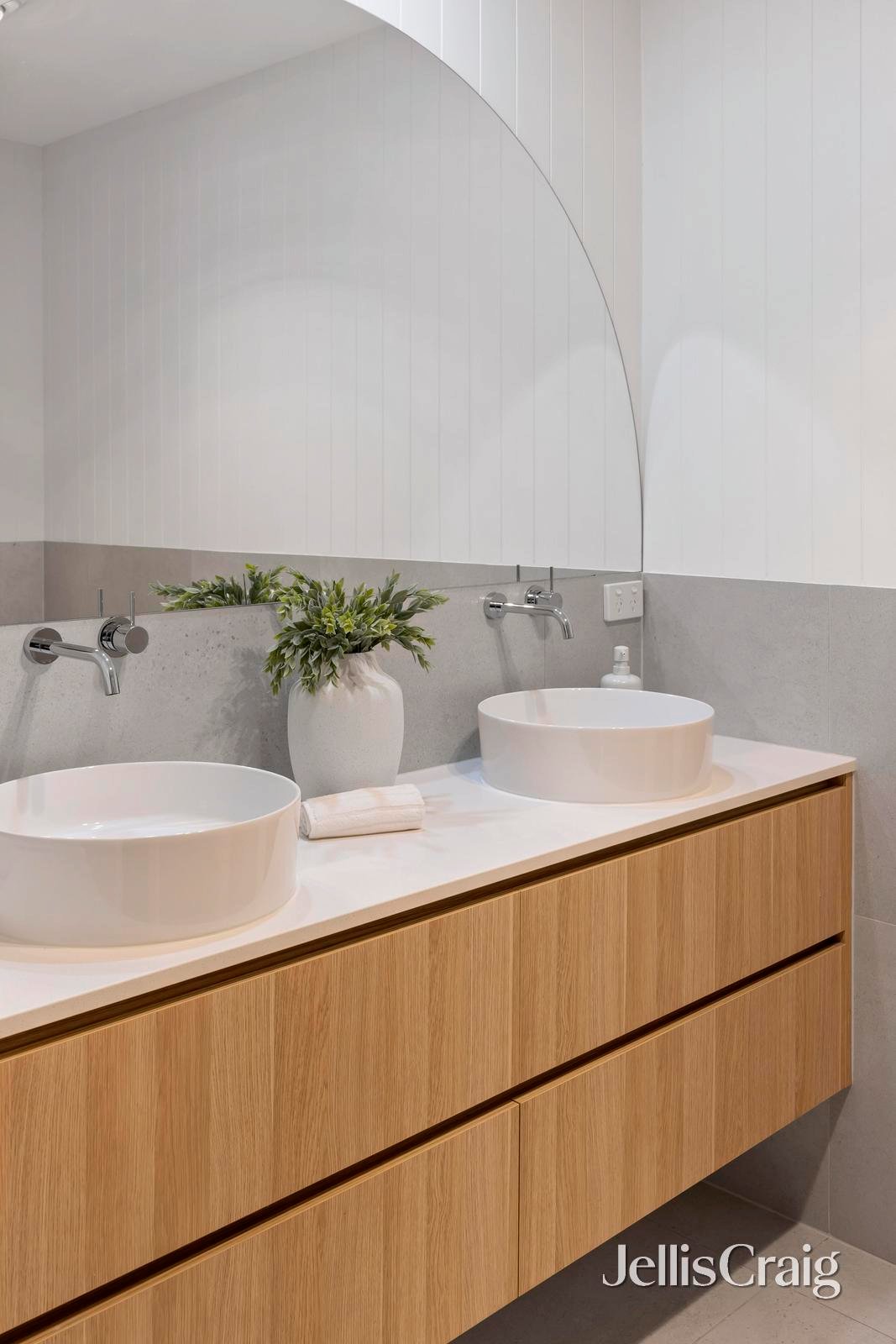 2 Frank Street, Vermont image 15