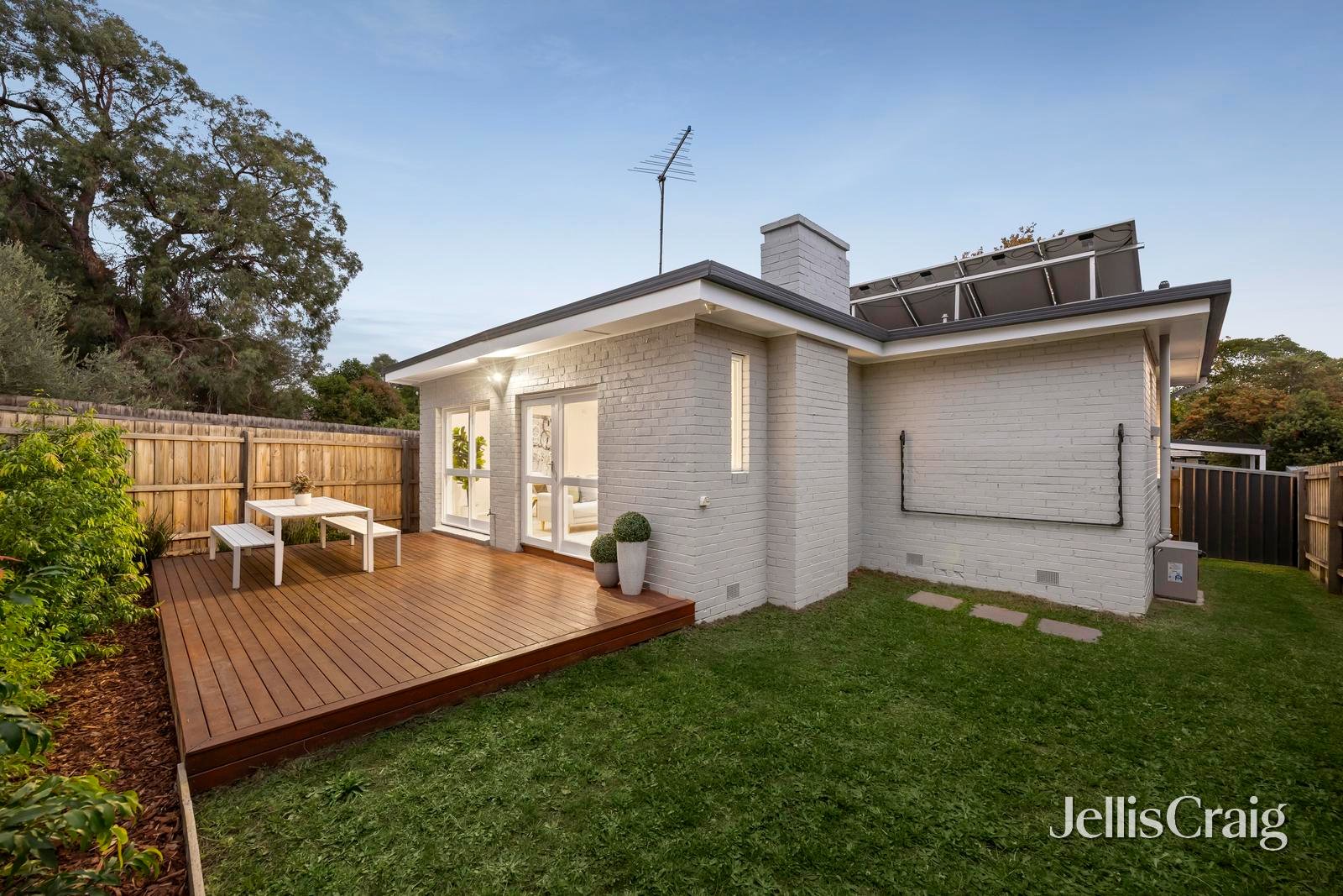 2 Frank Street, Vermont image 24